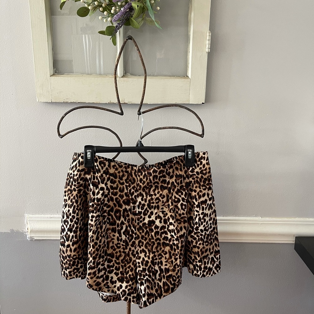 High waist flowy cheetah shorts